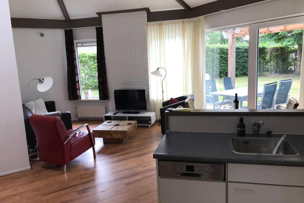 Rustig Gelegen Bungalow In Mooi Havelte Exterior foto